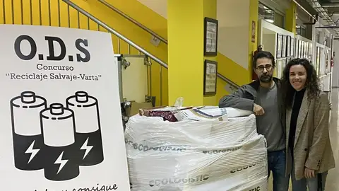 El IES Figueras Pacheco de Alicante ha recogido la mayor cantidad de pilas de entre 50 participantes El IES Figueras Pacheco de Alicante ha recogido la mayor cantidad de pilas de entre 50 participantes