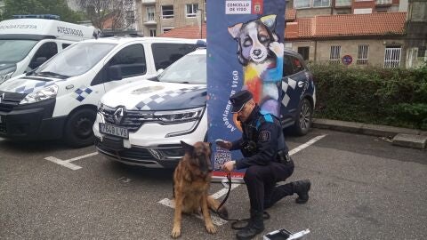 La Polic&iacute;a Local de Vigo pone en marcha una campa&ntilde;a para dar a conocer la nueva ley de bienestar animal.