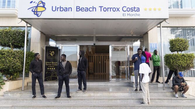 Llegan a Málaga 230 inmigrantes en situación irregular procedentes de Canarias Llegan a Málaga 230 inmigrantes en situación irregular procedentes de Canarias