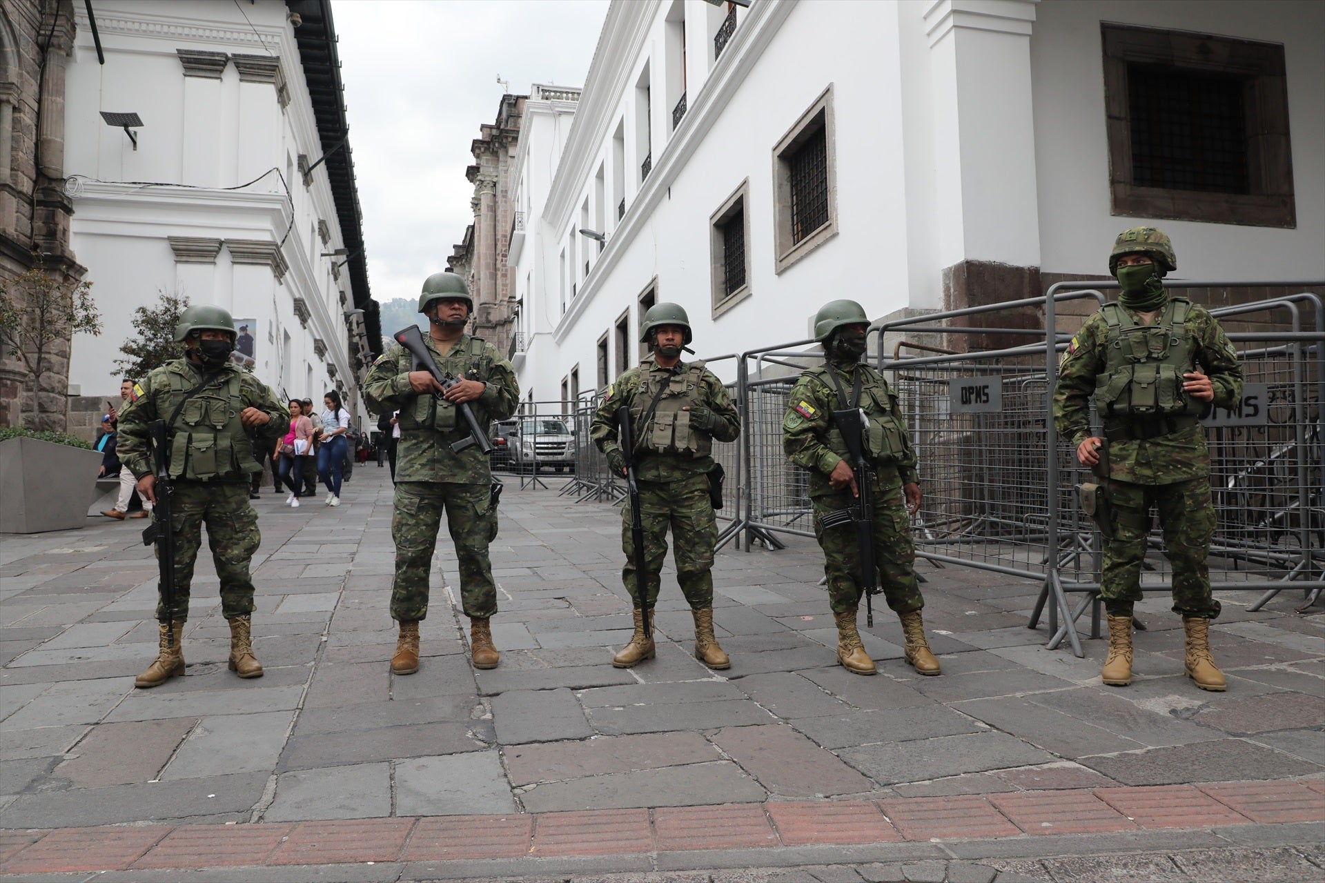 Al menos diez muertos y 70 detenidos en el "conflicto armado" en Ecuador Al menos diez muertos y 70 detenidos en el "conflicto armado" en Ecuador