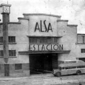 Aspecto de la estación de autobuses de Gijón en el momento de su inauguración (1941)