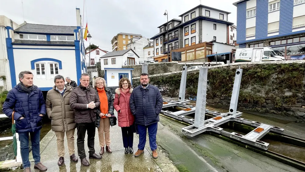 En marcha el nuevo carro de varada de Puerto de Vega tras una inversión de mas de medio millón de euros. En marcha el nuevo carro de varada de Puerto de Vega tras una inversión de mas de medio millón de euros.