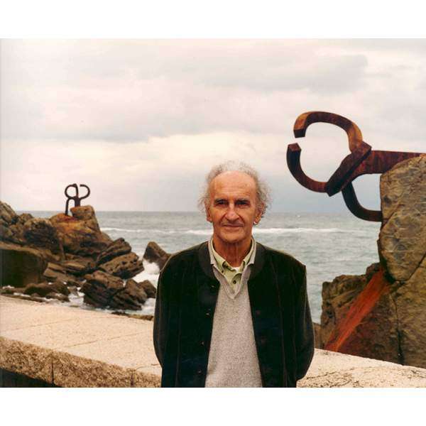 Se cumplen 100 años del nacimiento de Chillida genio donostiarra que buscó el vacío y encontró el espacio Se cumplen 100 años del nacimiento de Chillida genio donostiarra que buscó el vacío y encontró el espacio