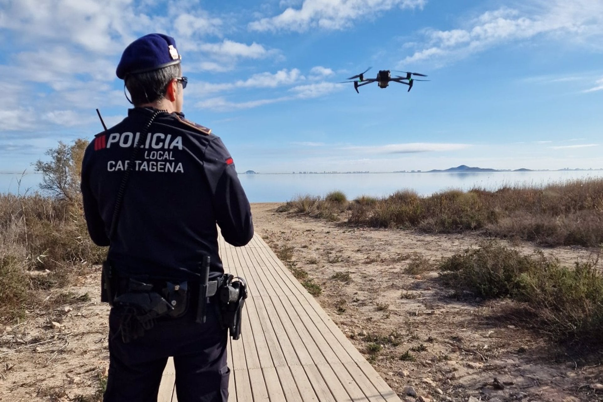 Varios drones se suman a la búsqueda del joven desaparecido en el Mar Menor Varios drones se suman a la búsqueda del joven desaparecido en el Mar Menor