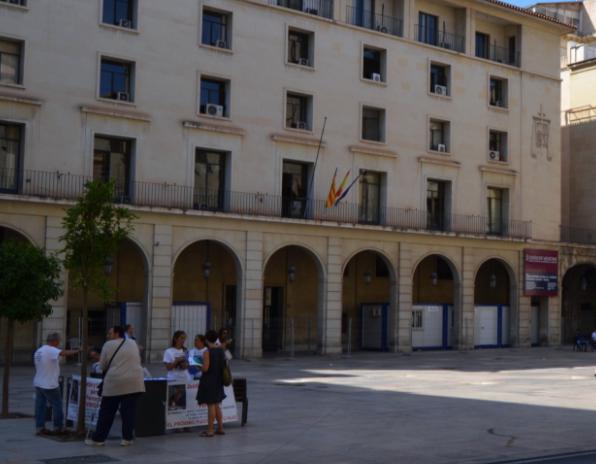 Piden dos años de cárcel para un hombre acusado de abusar sexualmente de la mujer con la que convivía en Alicante Piden dos años de cárcel para un hombre acusado de abusar sexualmente de la mujer con la que convivía en Alicante