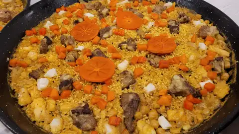 Arroz de la Ribera del Xúquer paella con kaki