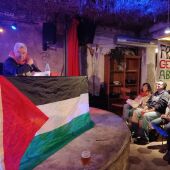 El exportavoz del Frente Popular por la Liberación de Palestina, Fayez Badawi, protagoniza un coloquio en Can Liro de Manacor (Mallorca)