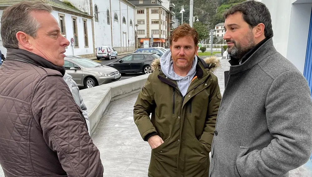 Marcelino Marcos anuncia en Luarca inversiones por 388.000€ para el sector pesquero. Marcelino Marcos anuncia en Luarca inversiones por 388.000€ para el sector pesquero.