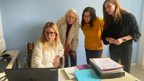 La Nucía facilita a las víctimas de violencia machista un dispositivo de atención inmediata mediante la teleasistencia La Nucía facilita a las víctimas de violencia machista un dispositivo de atención inmediata mediante la teleasistencia