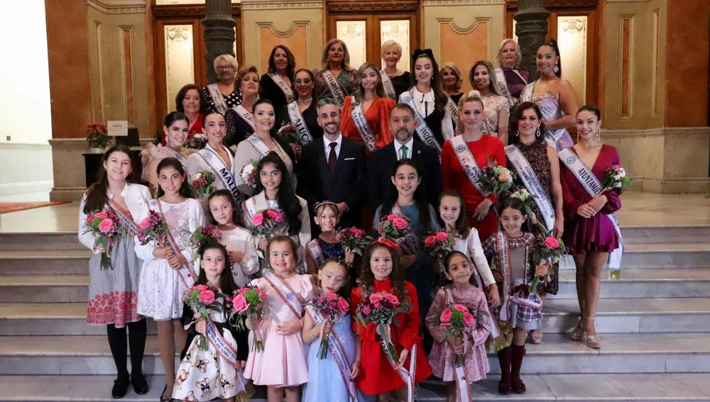 El Ayuntamiento de Santa Cruz de Tenerife acoge la recepción de las candidatas a reinas del Carnaval 2024