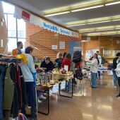 El ‘Mercadillo Sostenible’ de la Facultad de Educación de Albacete recogió cerca de 400 prendas de ropa y complementos