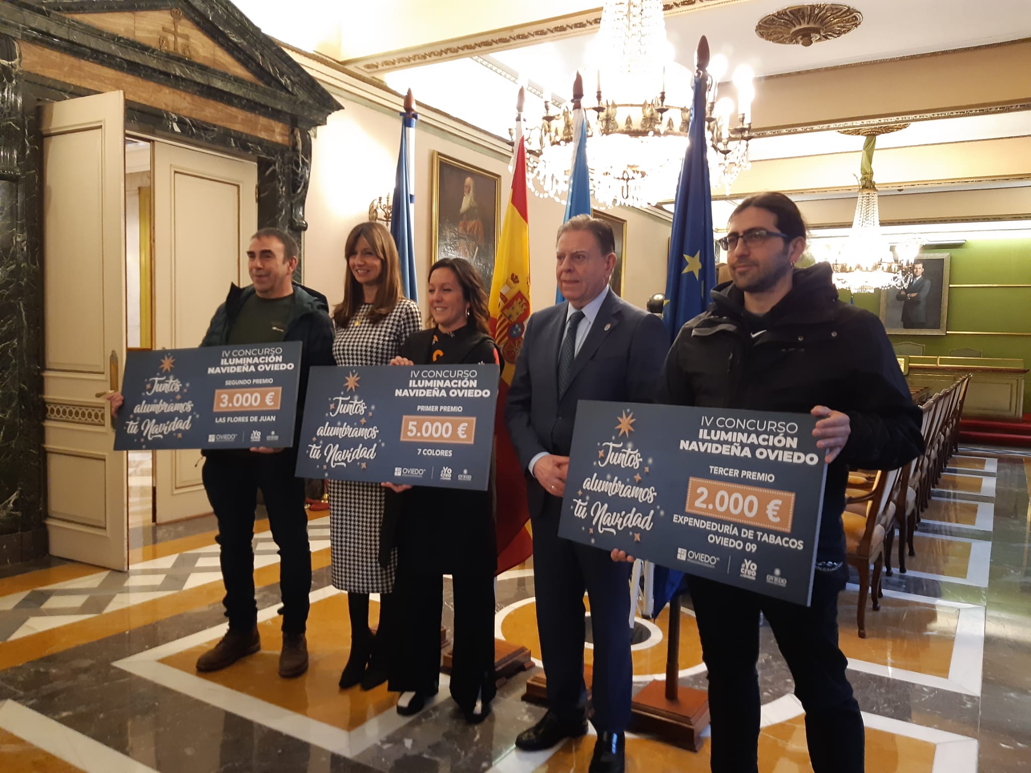 Reconocidos tres comercios de Oviedo por su iluminación navideña Reconocidos tres comercios de Oviedo por su iluminación navideña