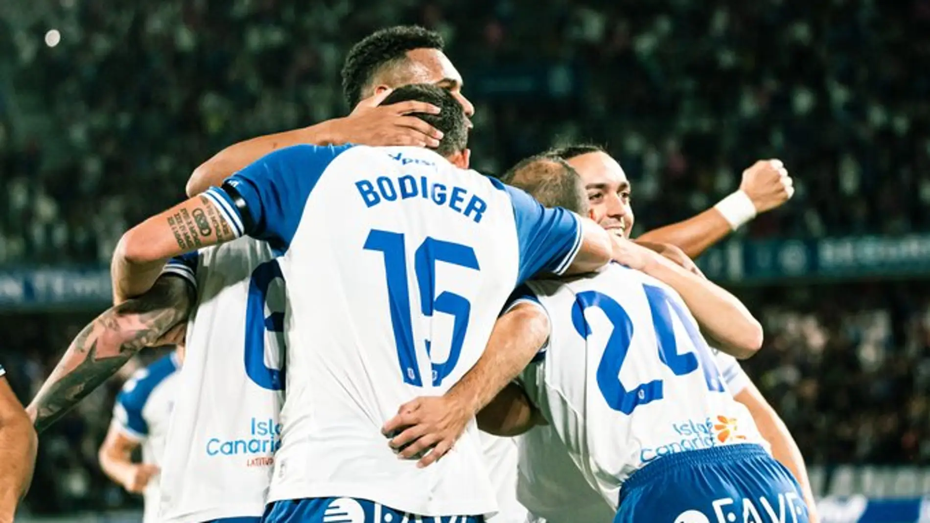 Los jugadores del Tenerife celebran un gol a Las Palmas en el derbi de Copa del Rey