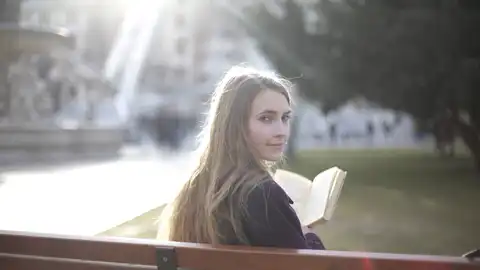 El truco gramatical que puede hacerte parecer más interesante, según varios estudios El truco gramatical que puede hacerte parecer más interesante, según varios estudios
