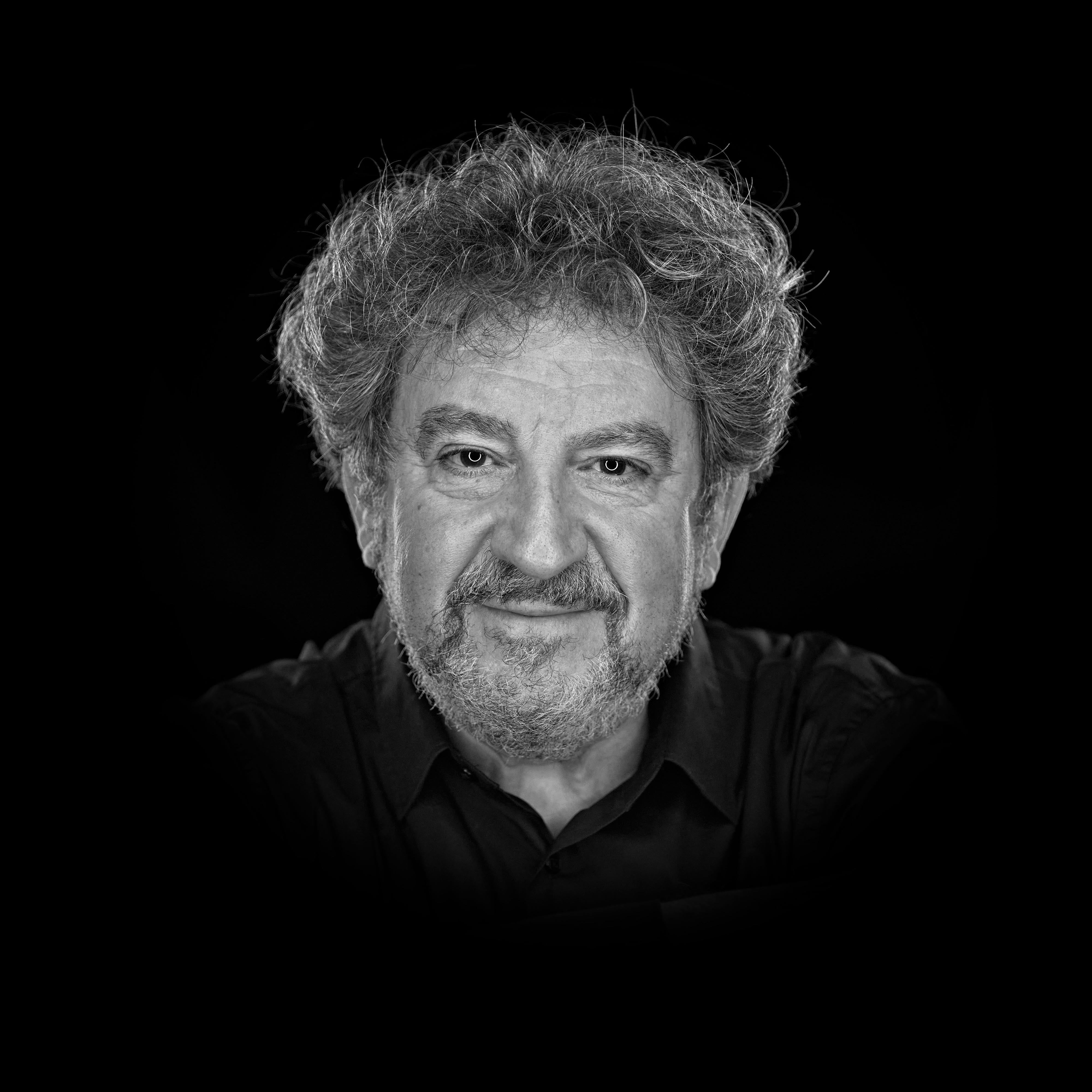 Juan Gómez-Cornejo será galardonado con la Medalla de Oro de las Bellas Artes Juan Gómez-Cornejo será galardonado con la Medalla de Oro de las Bellas Artes