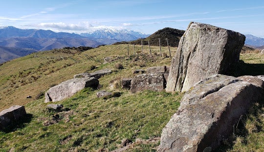 Manuel García Alonso: "Los testimonios de las Guerras Cántabras en la sierra del Escudo están amenazados" Manuel García Alonso: "Los testimonios de las Guerras Cántabras en la sierra del Escudo están amenazados"