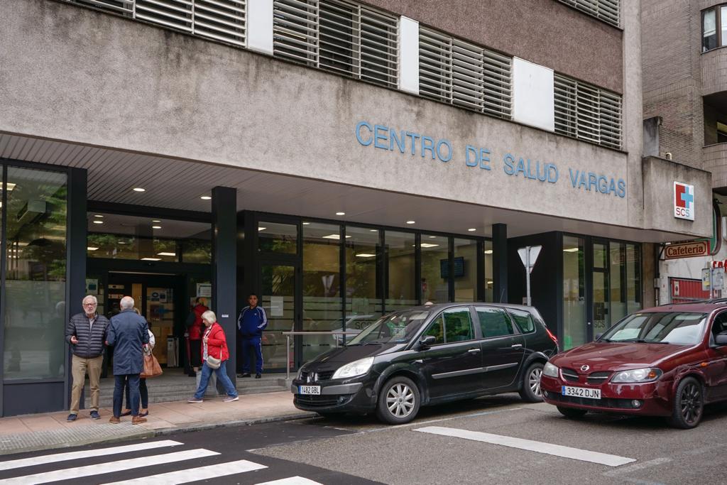 Cantabria mantendrá "unos días más" el uso obligatorio de mascarillas en hospitales y centros de salud Cantabria mantendrá "unos días más" el uso obligatorio de mascarillas en hospitales y centros de salud