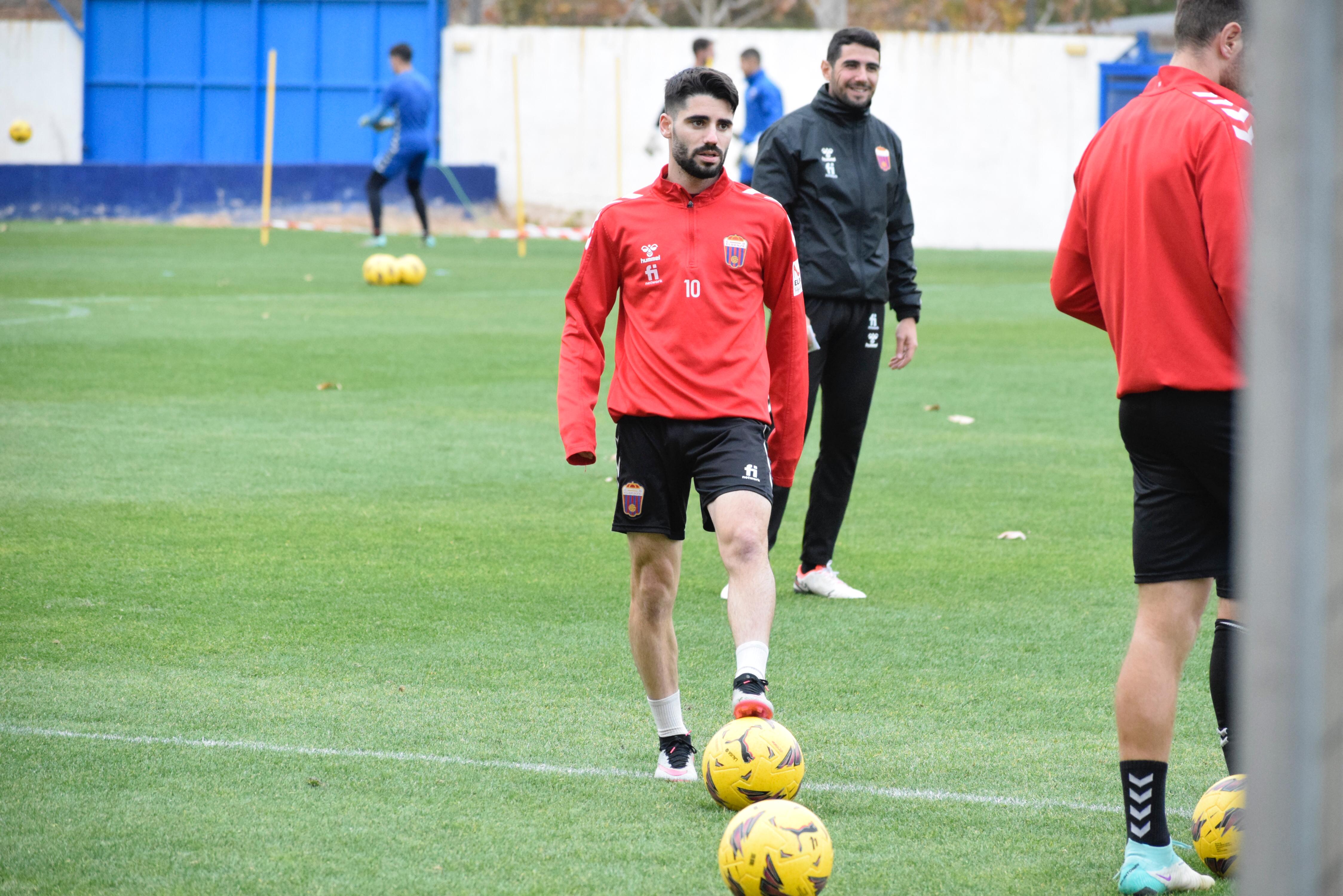 Cris Montes rechaza renovar con el Eldense e insiste en irse al Dépor Cris Montes rechaza renovar con el Eldense e insiste en irse al Dépor