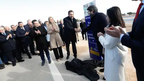 Inaugurado el último tramo de la autovía A-33 que conectará Murcia y Valencia por el interior Inaugurado el último tramo de la autovía A-33 que conectará Murcia y Valencia por el interior