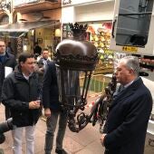 El alcalde de Sevilla José Luis Sanz junto al delegado de Urbanismo Juan de la Rosa, supervisan los trabajos