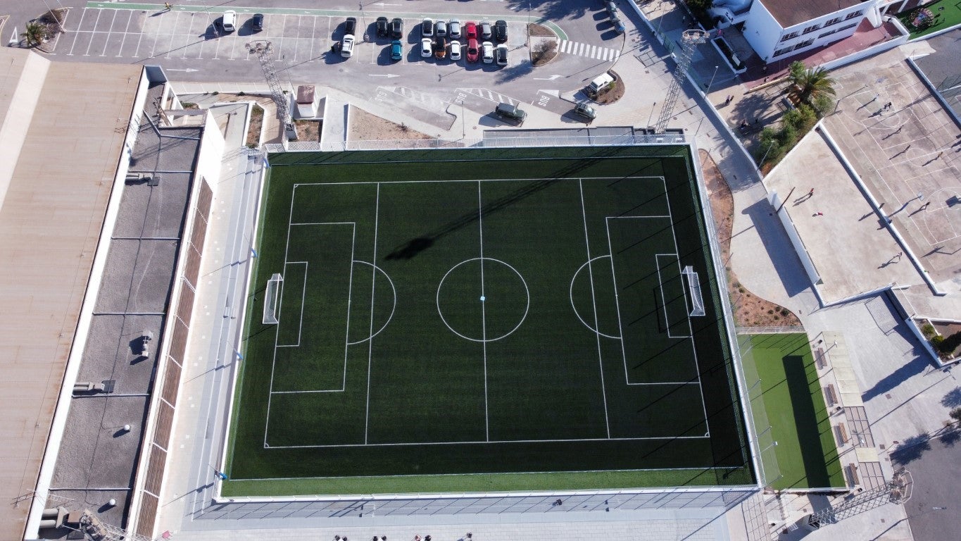 Nueva imagen para el campo de fútbol 7 de Can Coix tras seis meses de trabajo y una inversión de 694.000 euros Nueva imagen para el campo de fútbol 7 de Can Coix tras seis meses de trabajo y una inversión de 694.000 euros