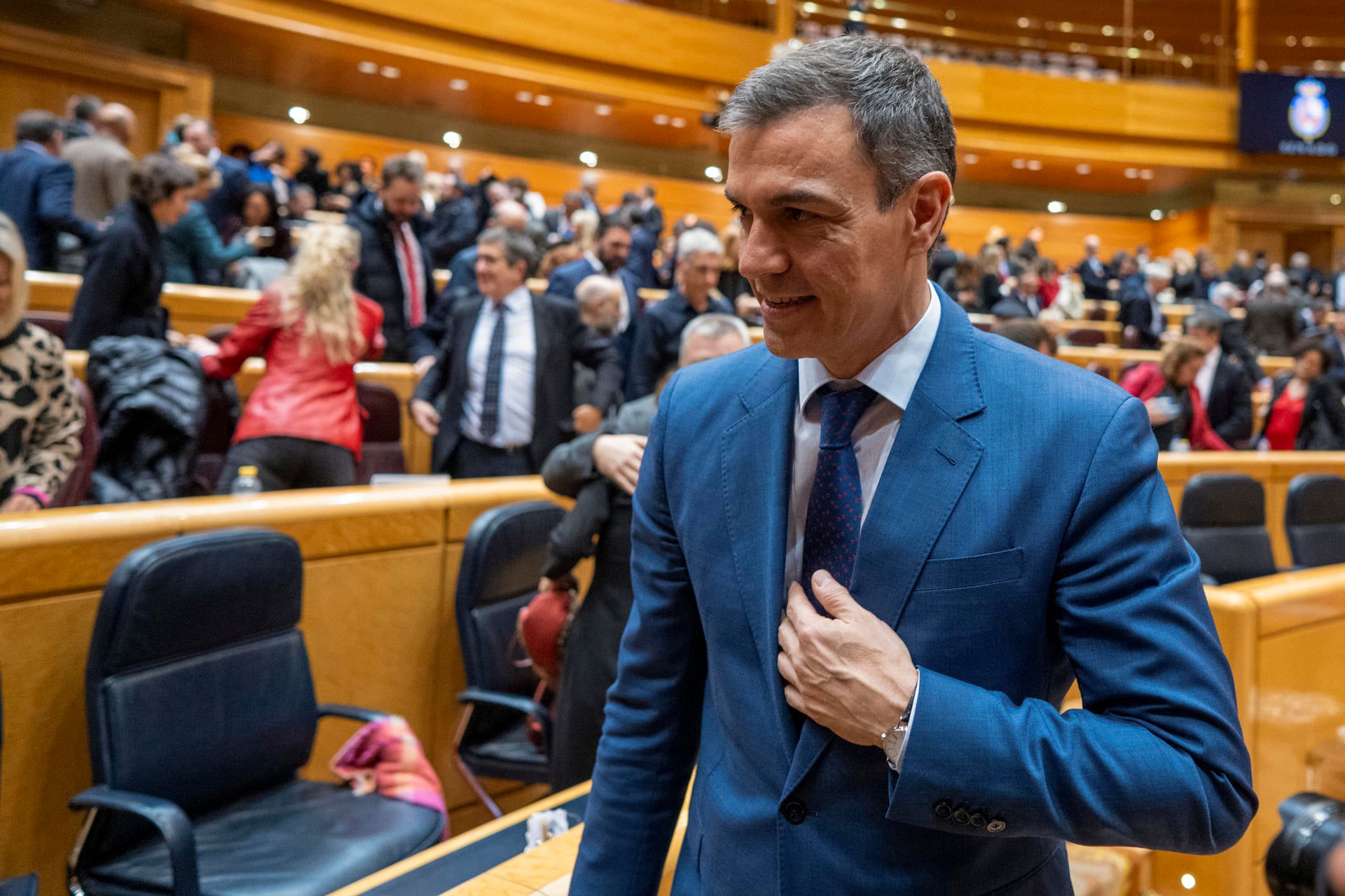 Sánchez pide al PP que deje su "oposición destructiva" contraria a la mayoría social Sánchez pide al PP que deje su "oposición destructiva" contraria a la mayoría social