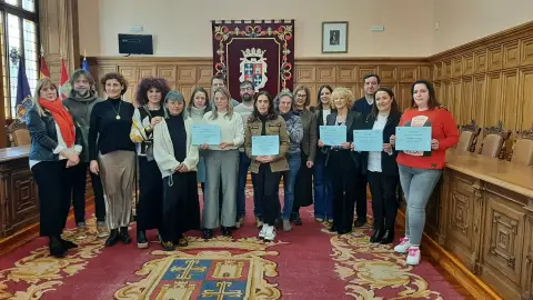 El Ayuntamiento de Palencia hace entrega de los galardones de los concursos navideños .
