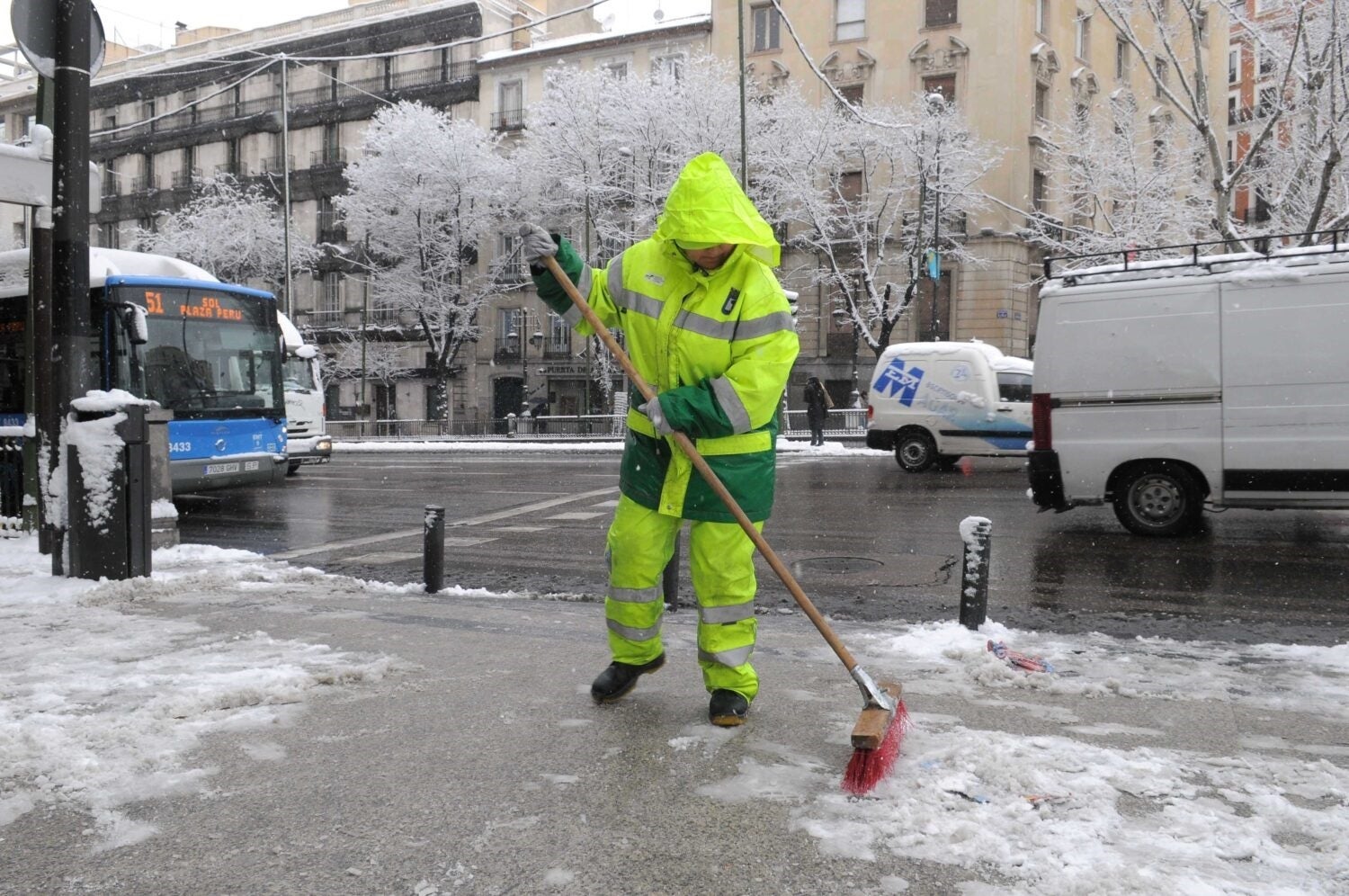 Madrid refuerza el plan de Nevadas 2024: triplica la producción de salmuera y espaciadores Madrid refuerza el plan de Nevadas 2024: triplica la producción de salmuera y espaciadores