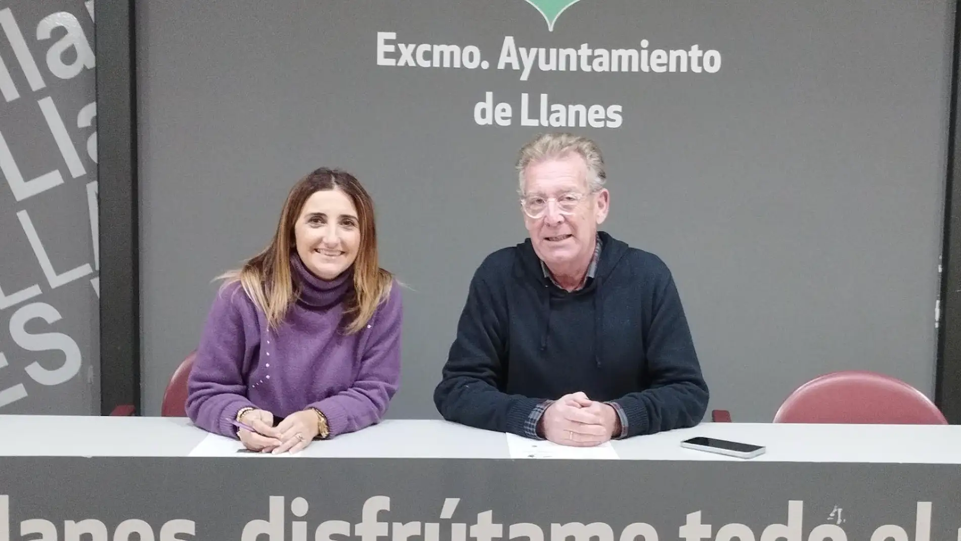 El teniente de alcalde y concejal de Festejos, Tomás Antuña, y la concejala de Deportes, Mónica Remis