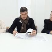 El Ayuntamiento de Villajoyosa y Carrefour firman un convenio para que los alumnos de los cursos de Bienestar Social realicen prácticas laborales