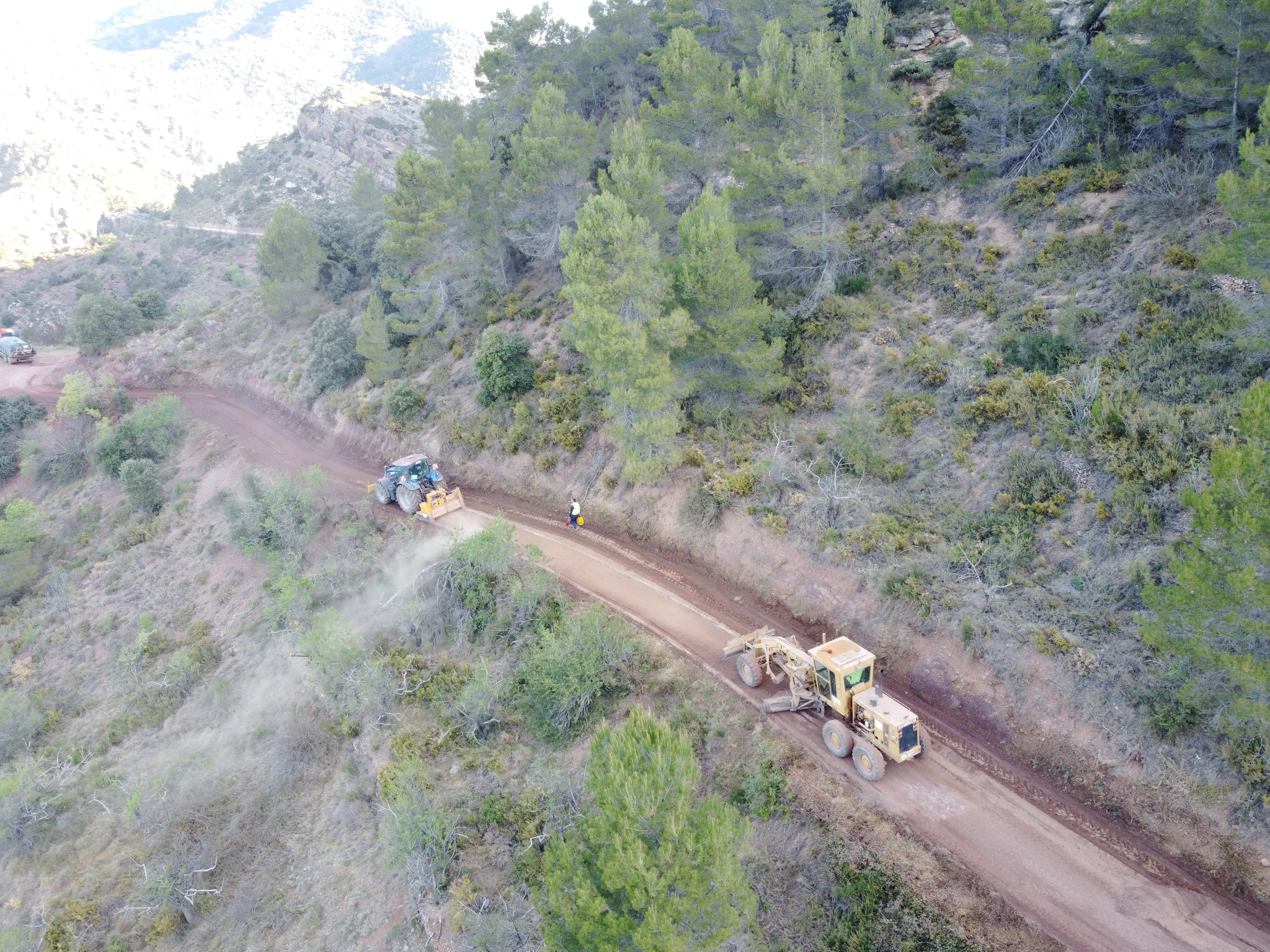 Se mejoran 212 kilómetros de pistas forestales en 32 municipios del interior de Castellón para prevenir los incendios Se mejoran 212 kilómetros de pistas forestales en 32 municipios del interior de Castellón para prevenir los incendios