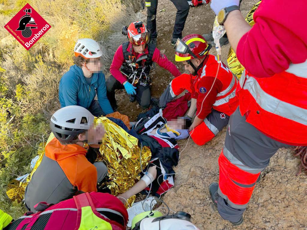 Heridos dos escaladores en Calpe al caer desde una altura de 20 metros Heridos dos escaladores en Calpe al caer desde una altura de 20 metros