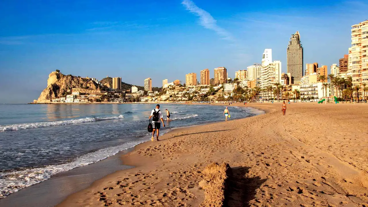 Benidorm retiró de sus playas más de 500 toneladas de residuos en 2023 Benidorm retiró de sus playas más de 500 toneladas de residuos en 2023