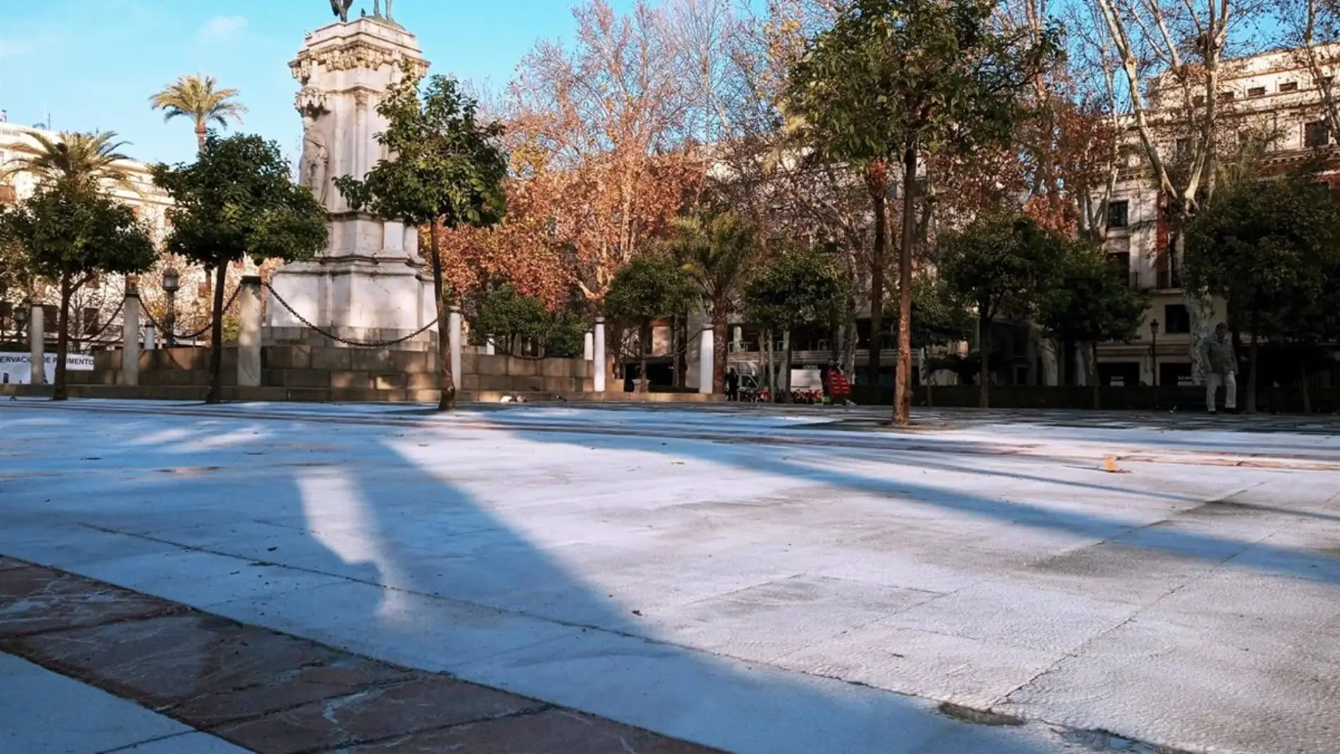 Estado actual de la solería de mármol de la Plaza Nueva
