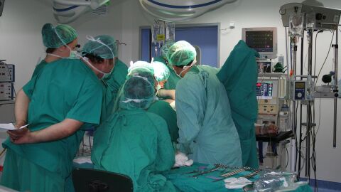 La demora quirúrgica aumenta en 9 días en diciembre, pero se reduce a la mitad los pacientes en espera con prioridad 1
