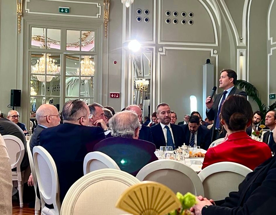 Velázquez y el nuevo embajador de China apuestan por el turismo de calidad Velázquez y el nuevo embajador de China apuestan por el turismo de calidad