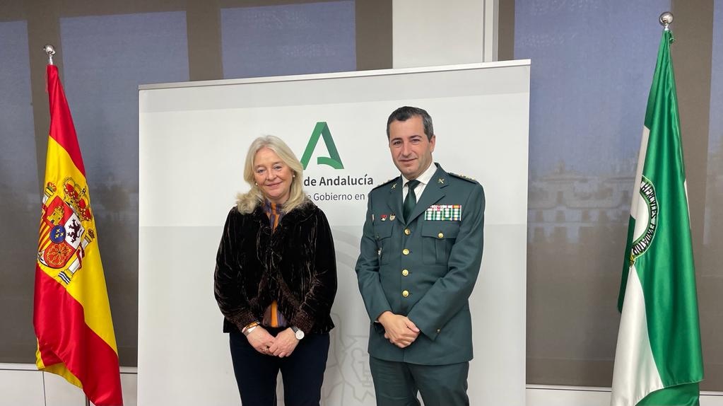 Mercedes Colombo da la bienvenida oficial al nuevo coronel jefe de la Comandancia de la Guardia Civil en Cádiz Mercedes Colombo da la bienvenida oficial al nuevo coronel jefe de la Comandancia de la Guardia Civil en Cádiz