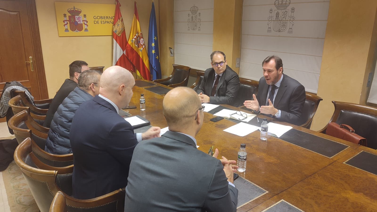 Los usuarios de la Alta Velocidad de Palencia reclaman al ministro más frecuencias a Madrid a primera hora Los usuarios de la Alta Velocidad de Palencia reclaman al ministro más frecuencias a Madrid a primera hora