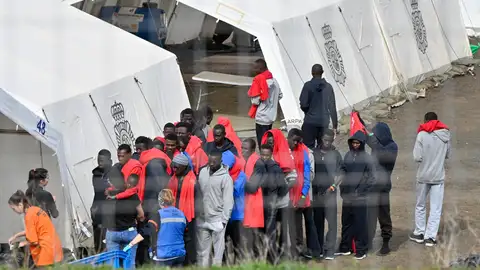 El centro de atención temporal de extranjeros (CATE) de San Andrés, en El Hierro, alberga a más de 450 personas llegadas este fin de semana El centro de atención temporal de extranjeros (CATE) de San Andrés, en El Hierro, alberga a más de 450 personas llegadas este fin de semana