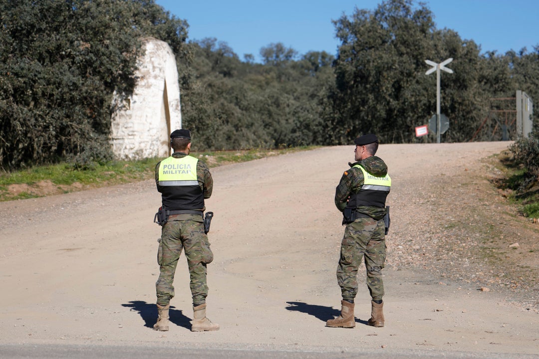 El tribunal imputa a tres mandos por la muerte de los militares en la base de Cerro Muriano, en Córdoba El tribunal imputa a tres mandos por la muerte de los militares en la base de Cerro Muriano, en Córdoba