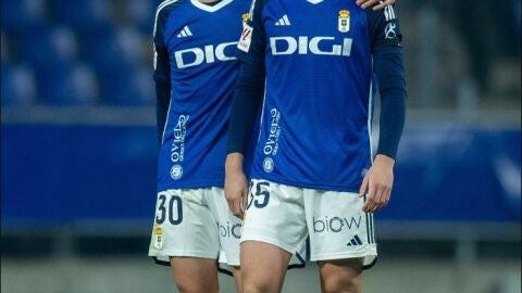 Marco Esteban y Jaime V&aacute;zquez los dos juveniles que debutaron con el Real Oviedo ante el Amorebieta
