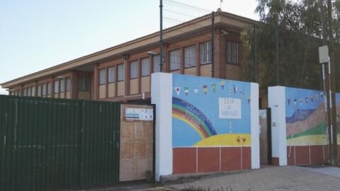 Fachada del CEIP Los Abrigos
