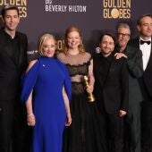 Los actores de 'Succession' en la gala de los Globos de Oro