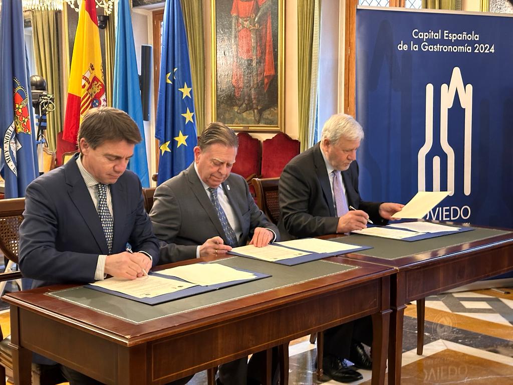 Alfredo Canteli firma el convenio que convierte a Oviedo en Capital Española de la Gastronomía 2024 Alfredo Canteli firma el convenio que convierte a Oviedo en Capital Española de la Gastronomía 2024