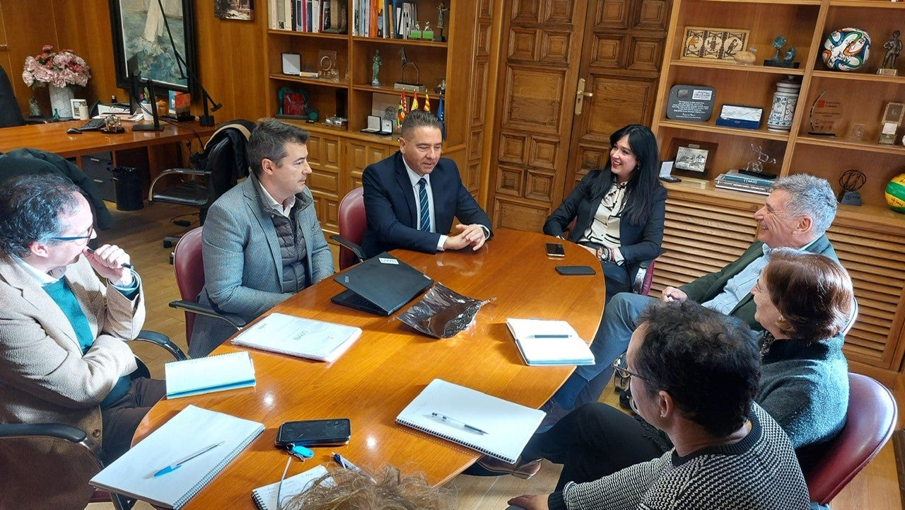 Ayuntamiento y DGA ponen en marcha una encuesta para analizar la cultura en Huesca Ayuntamiento y DGA ponen en marcha una encuesta para analizar la cultura en Huesca