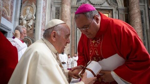 El Papa Francisco y el arzobispo de Granada, Jos&eacute; Mar&iacute;a Gil Tamayo 