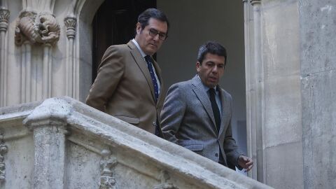 El presidente de la Confederaci&oacute;n Espa&ntilde;ola de Organizaciones Empresariales (CEOE), Antonio Garamendi (i) y el presidente de la Generalitat valenciana, Carlos Maz&oacute;n (d) - 