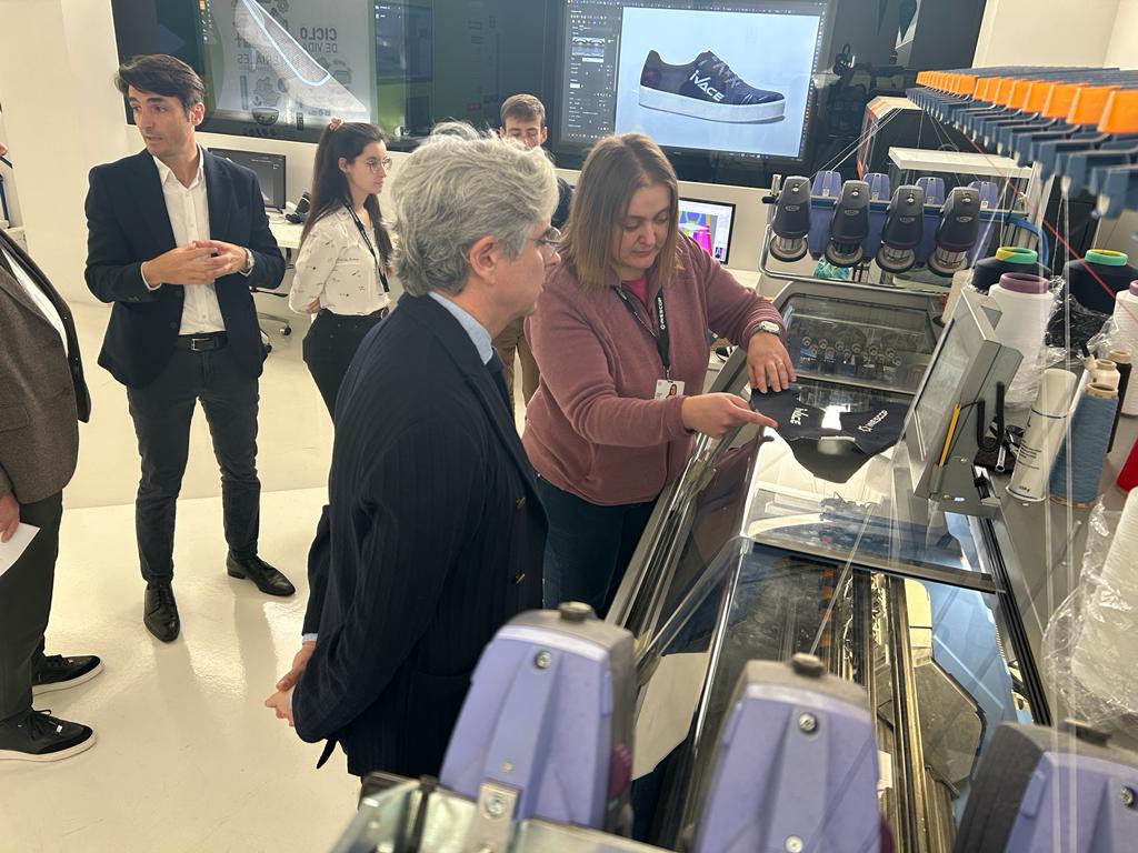 Inescop desarrolla en Elda una metodología para la fabricación de calzado con tecnología ‘knitting’ Inescop desarrolla en Elda una metodología para la fabricación de calzado con tecnología ‘knitting’