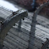 Imagen de la verja del campo de concentración de Auschwitz
