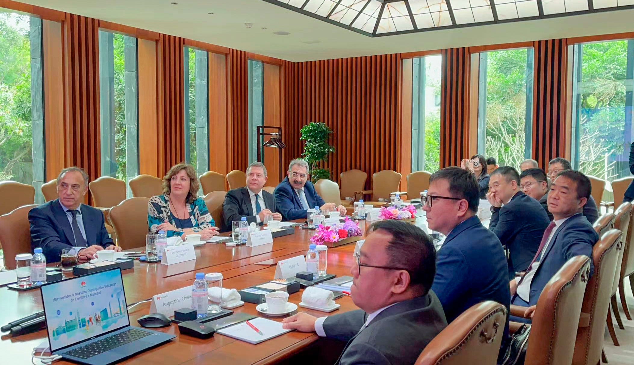 Page mantiene en China reuniones con empresas de energías renovables, coches eléctricos y nuevas tecnologías Page mantiene en China reuniones con empresas de energías renovables, coches eléctricos y nuevas tecnologías